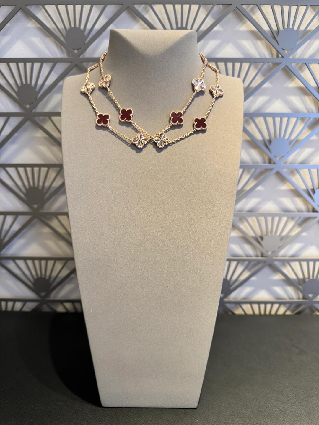 [GALE]CLOVER 20 MOTIFS LASER CARNELIAN NECKLACE
