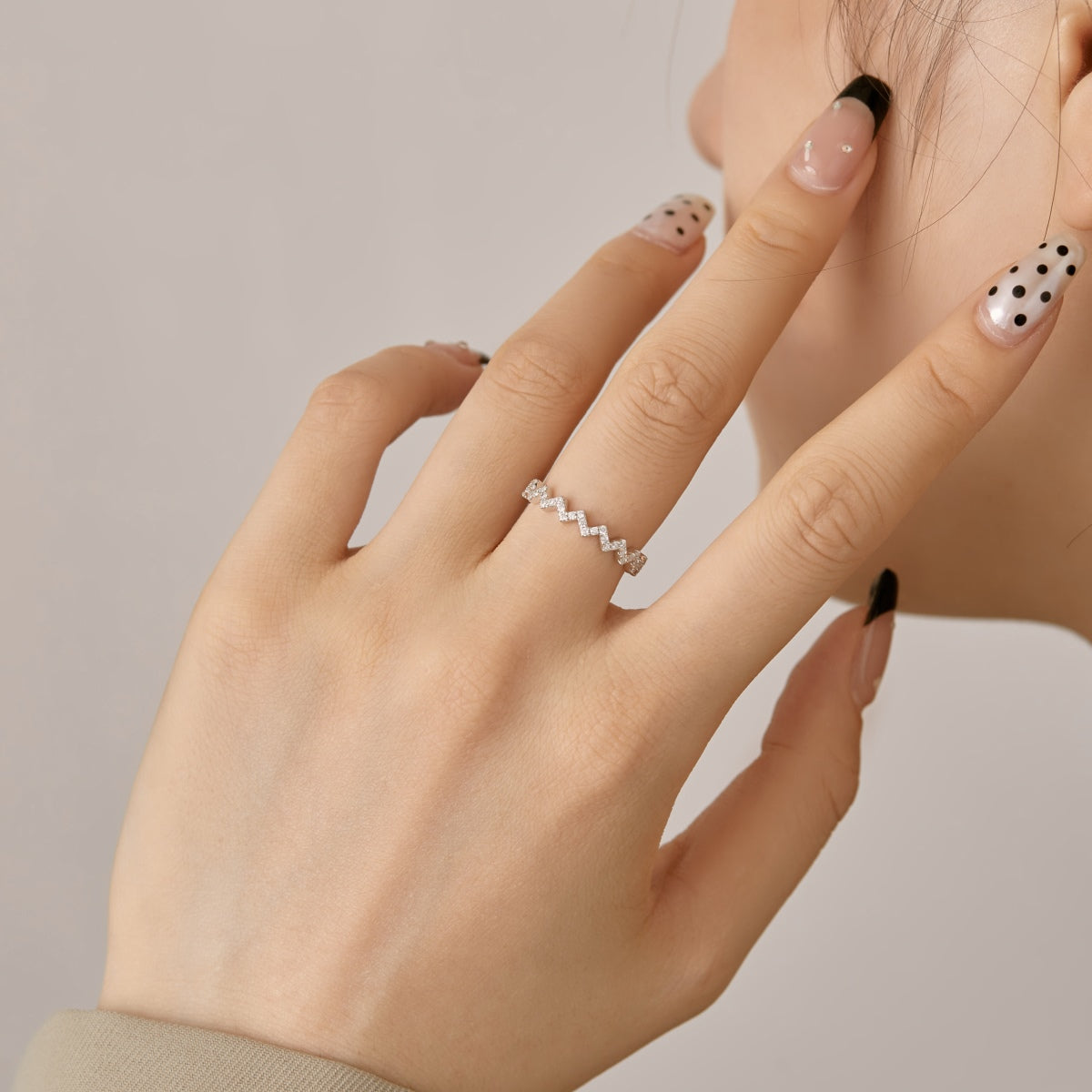 [GALE]Delicate Enchanting Wave Shape Daily Ring