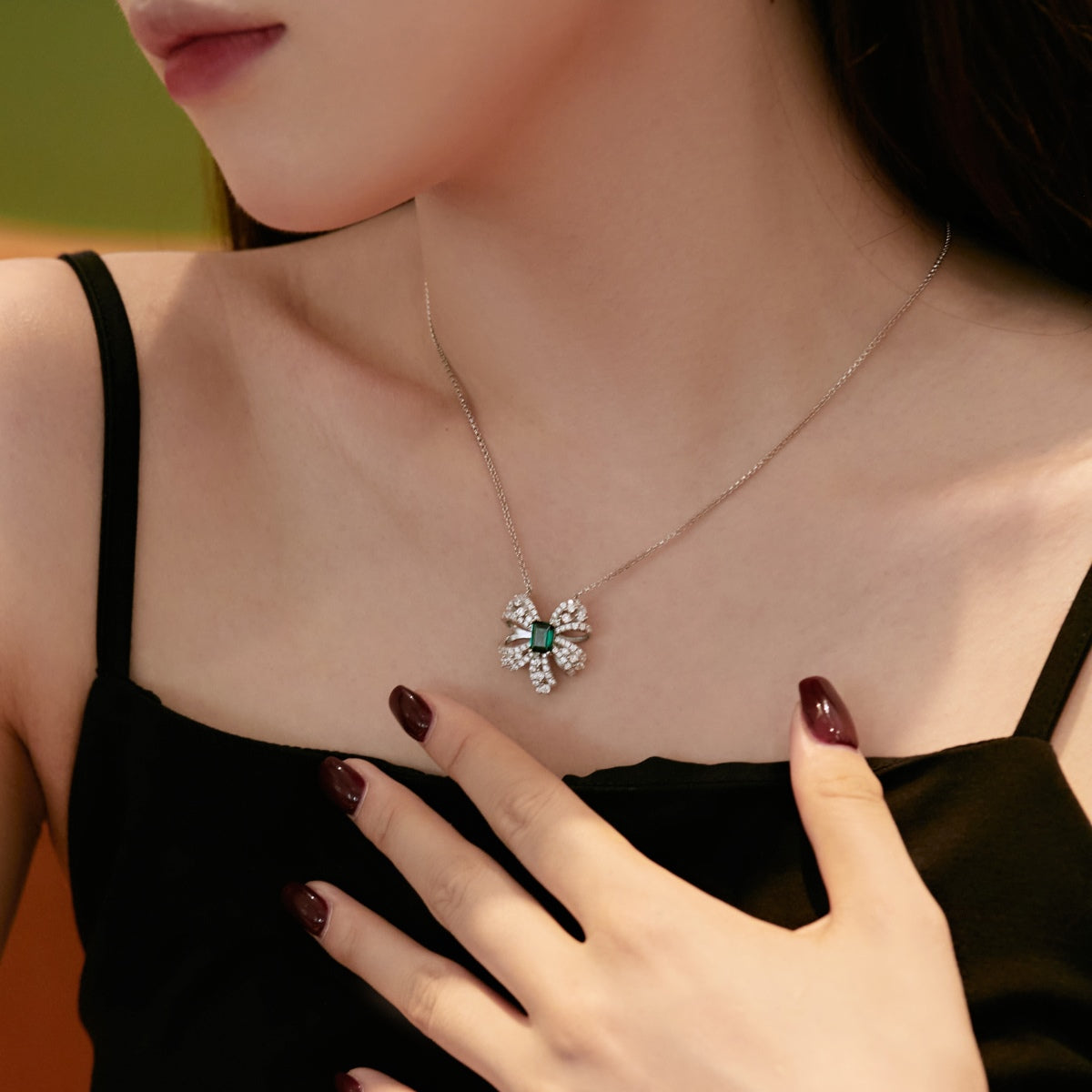[GALE]Luxurious Flower Shape Emerald Cut Necklace