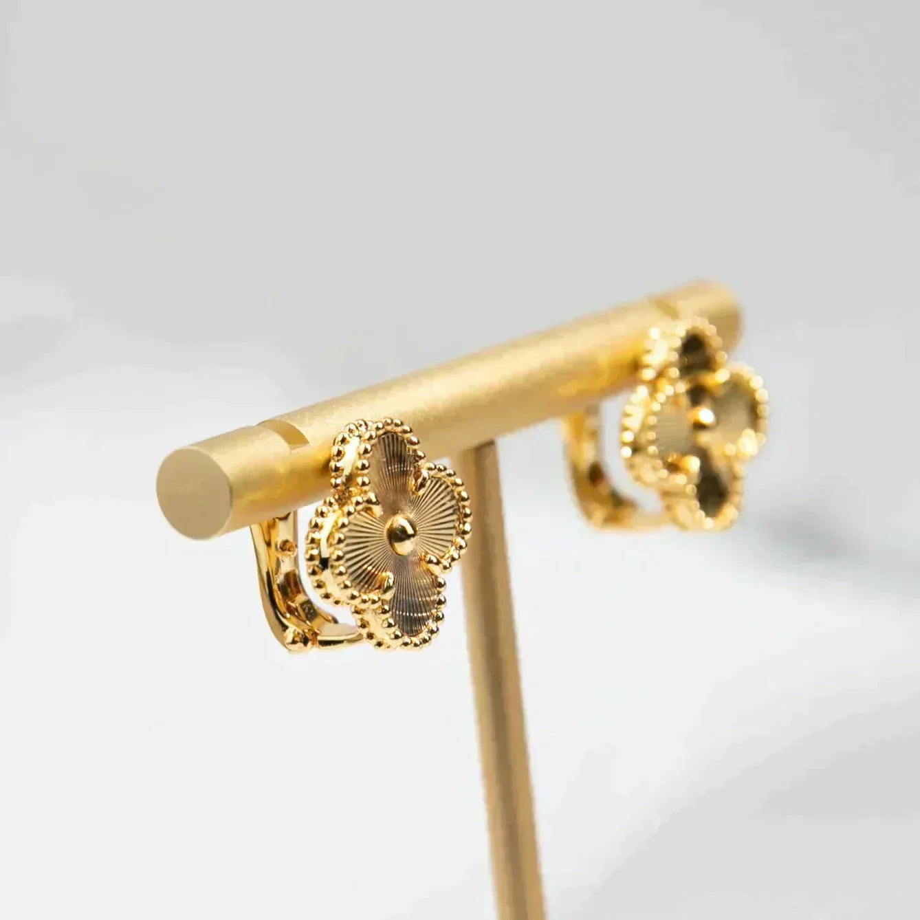 [GALE]CLOVER MEDIUM 1 MOTIFS LASER EARRINGS