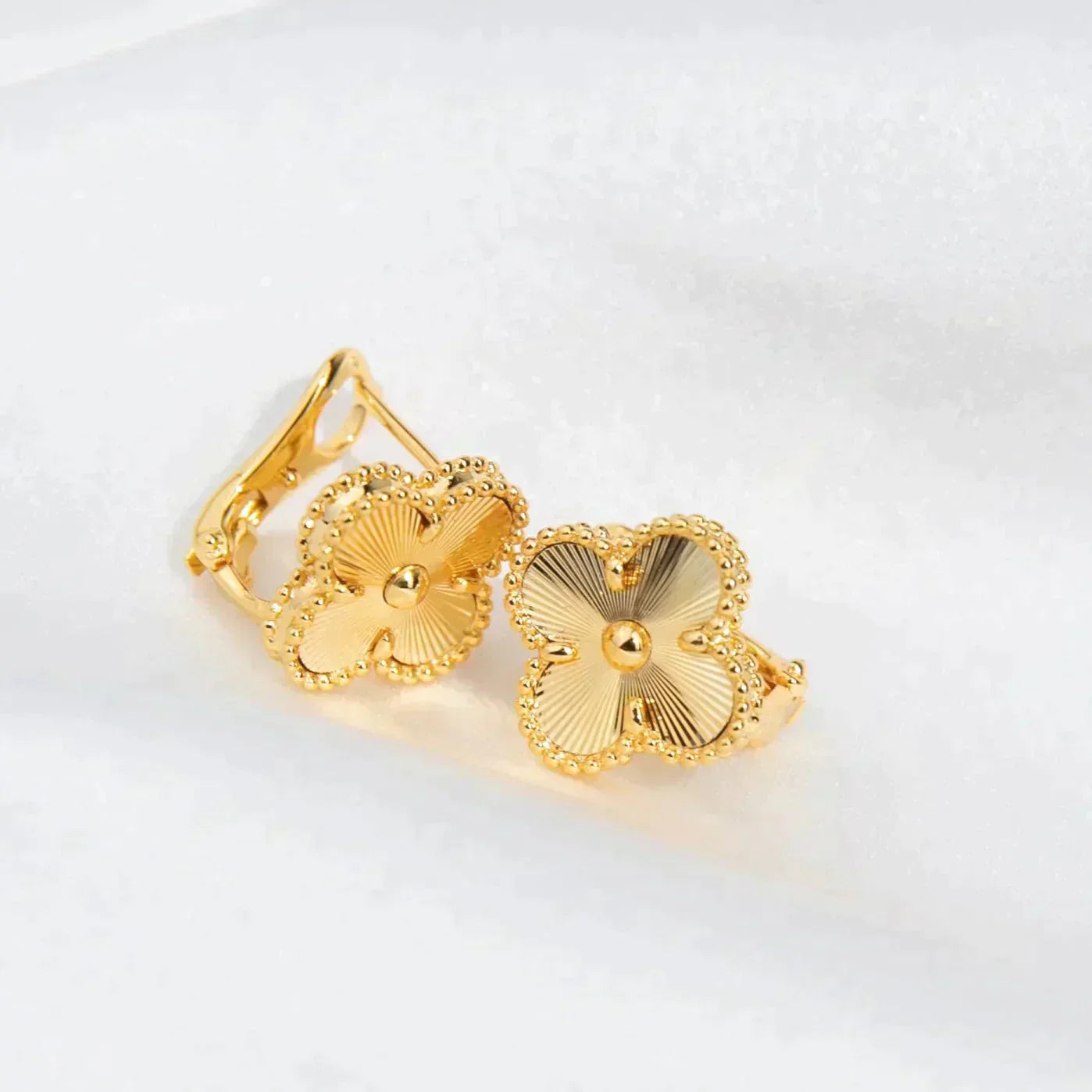 [GALE]CLOVER MEDIUM 1 MOTIFS LASER EARRINGS