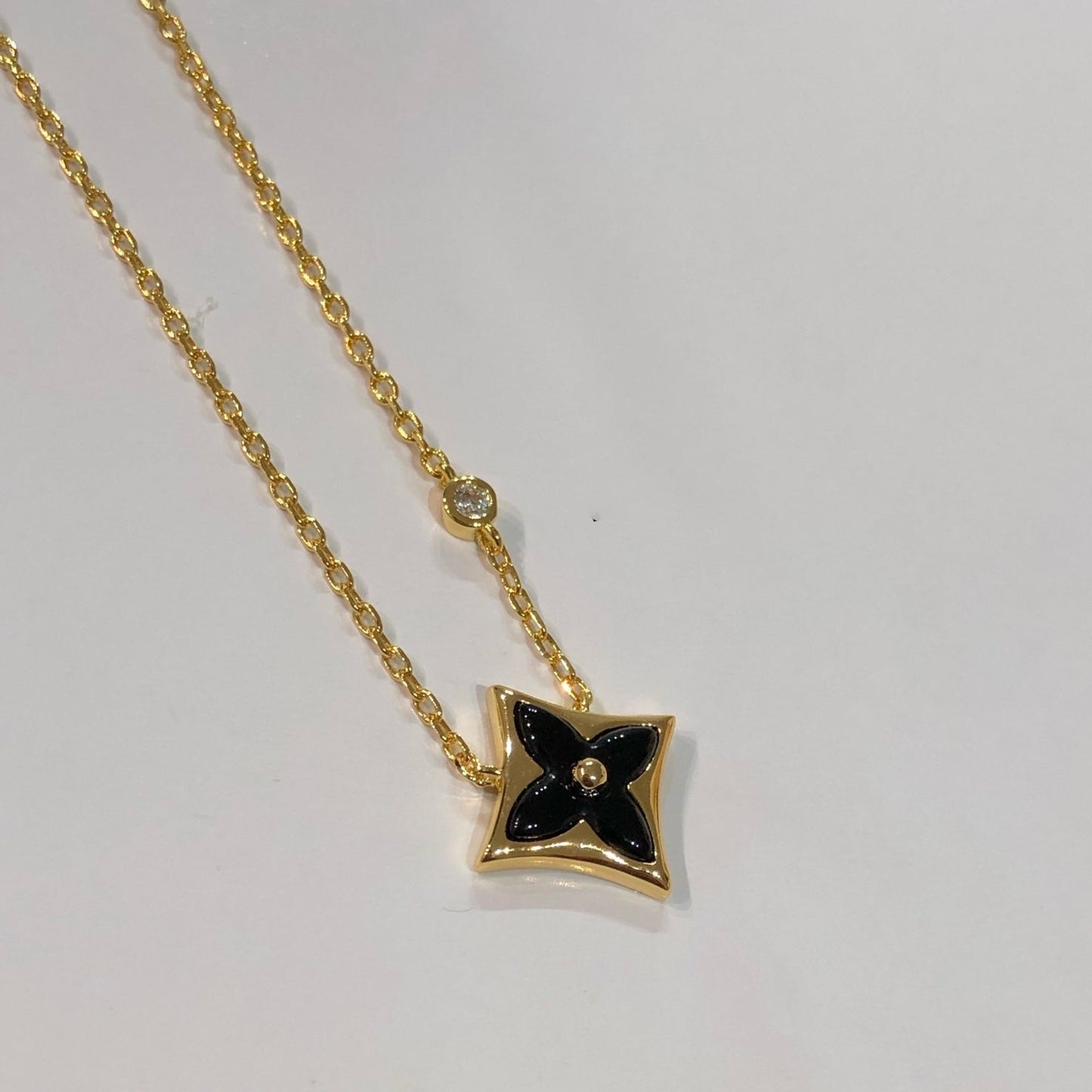 [GALE]STAR BLACK MOP NECKLACE