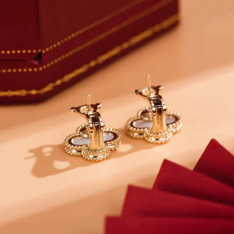 [GALE]CLOVER MEDIUM 1 MOTIFS  WHITE MOP STUD EARRINGS