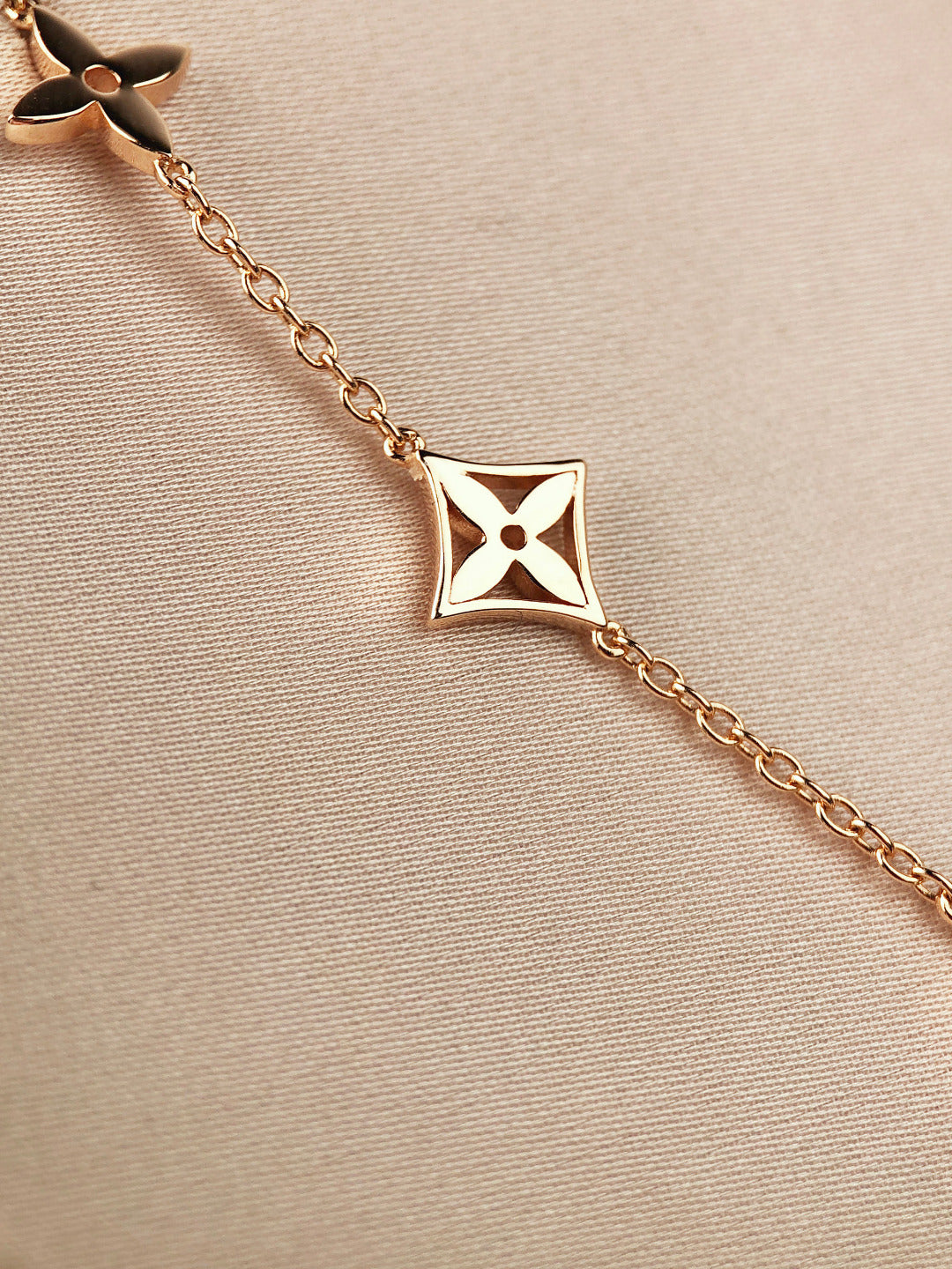 [GALE]STAR AND SUN 7 MOTIFS GOLD BRACELET