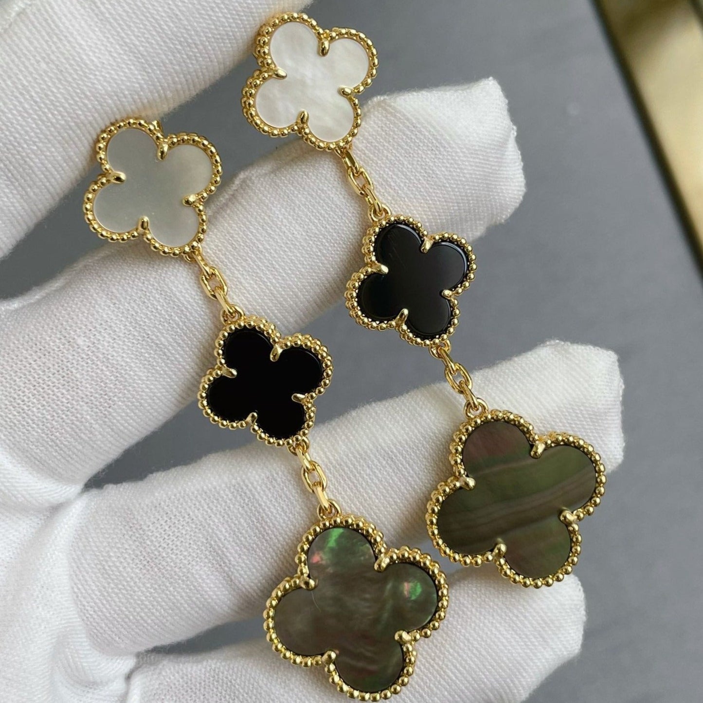 [GALE]CLOVER 3 MOTIF MOP ONYX DARK MOP PINK GOLD EARRINGS
