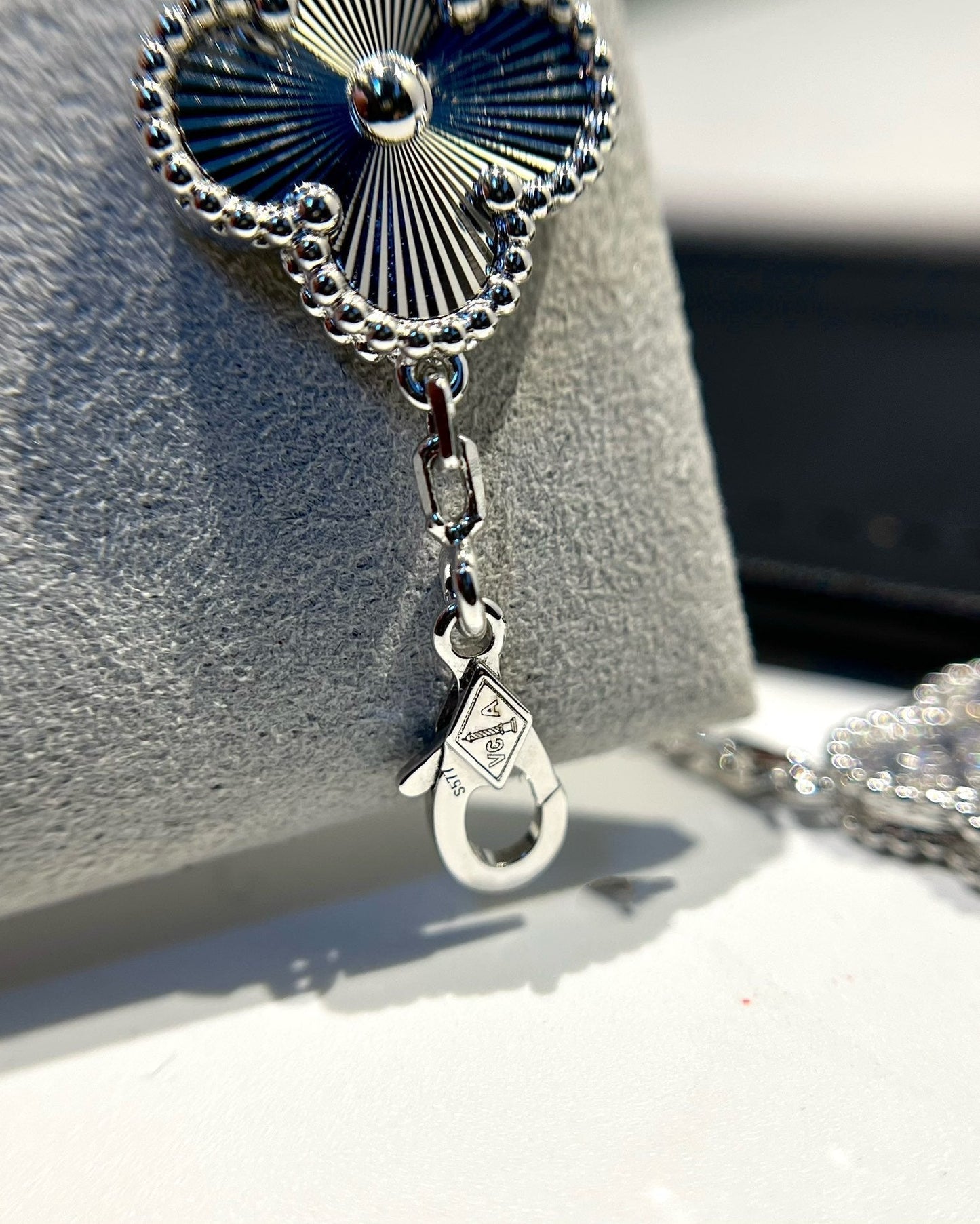 [GALE] CLOVER 5 MOTIF LASER BRACELET COLLECTION
