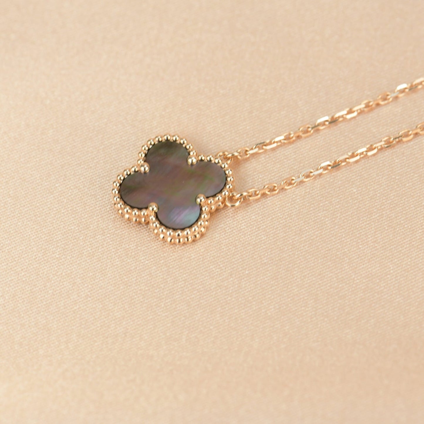 [GALE]CLOVER 15MM  GRAY MOTHER OF PEARL NECKLACE