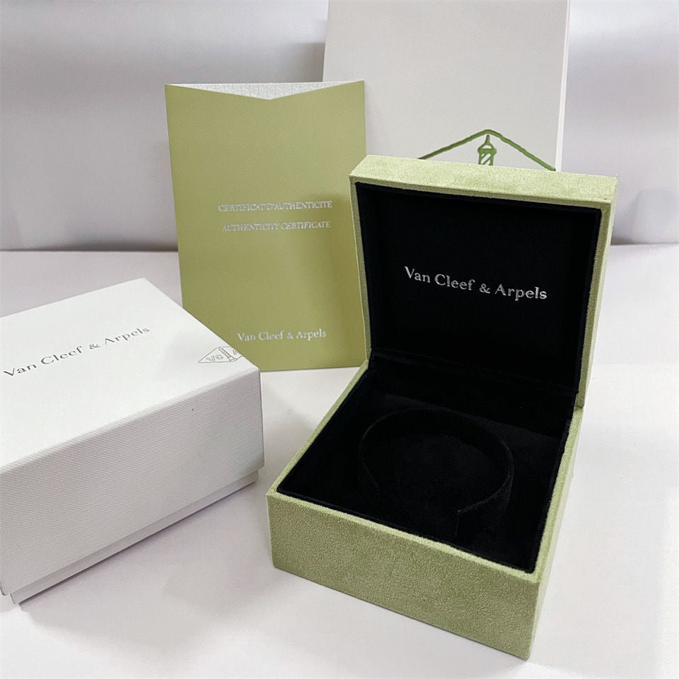 [GALE]VA CLOVER BRACELET NECKLACE RING BOX GIFT BAG