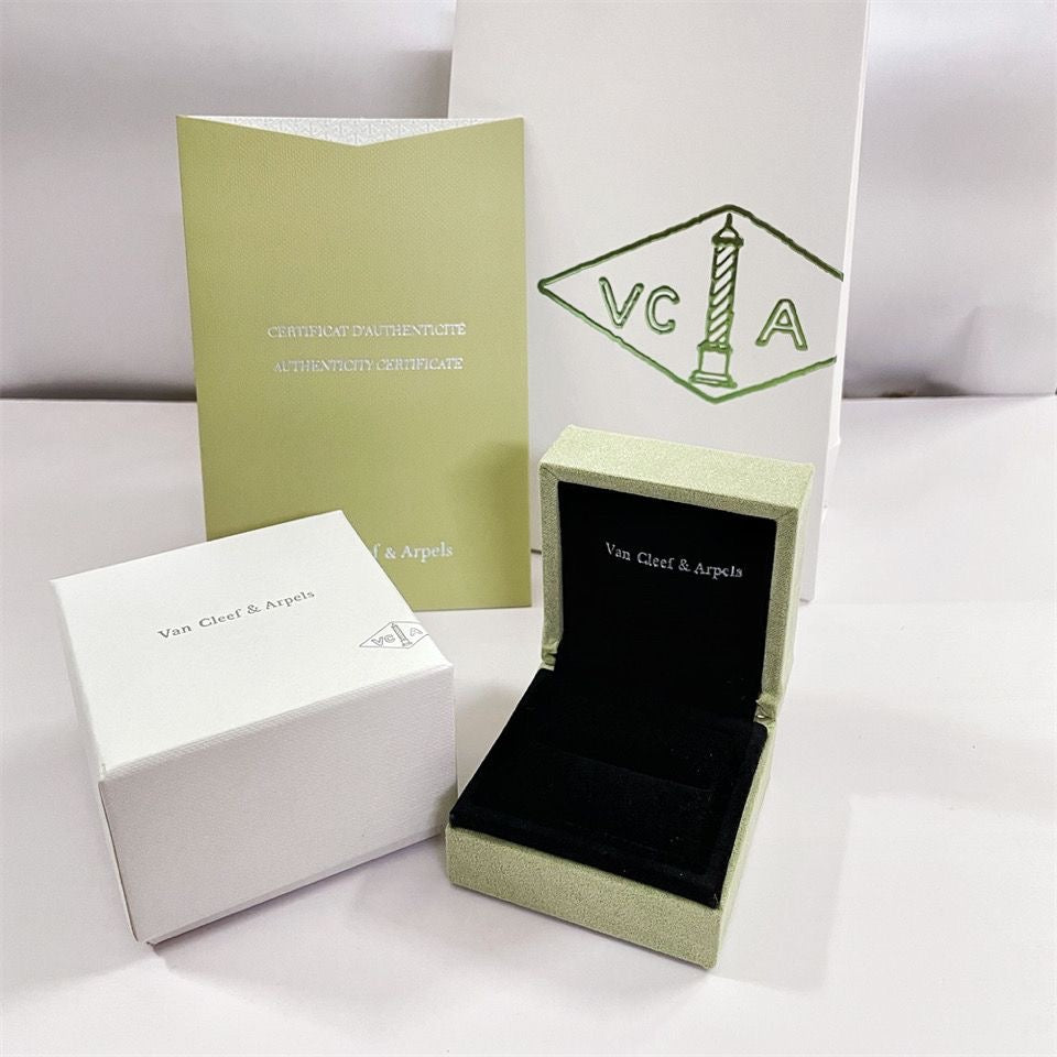 [GALE]VA CLOVER BRACELET NECKLACE RING BOX GIFT BAG