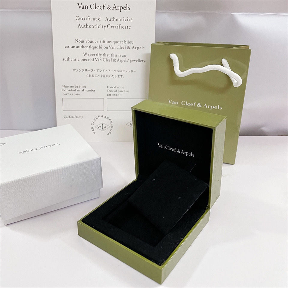 [GALE]VA CLOVER BRACELET NECKLACE RING BOX GIFT BAG