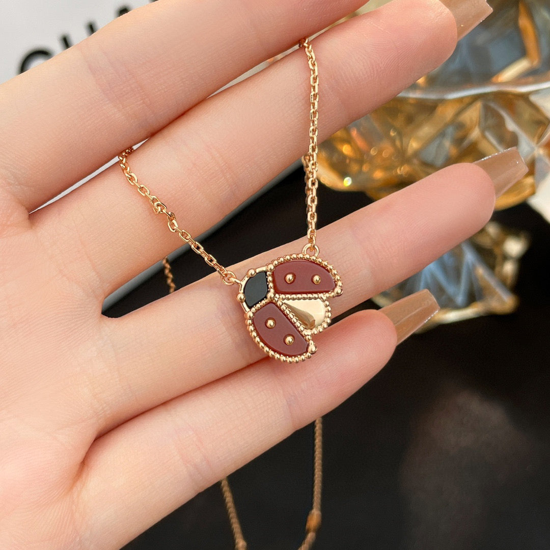 [GALE]LUCKY  CARNELIANS LADYBUG NECKLACE
