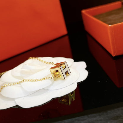 [GALE]H WHITE SQUARE GOLD NECKLACE