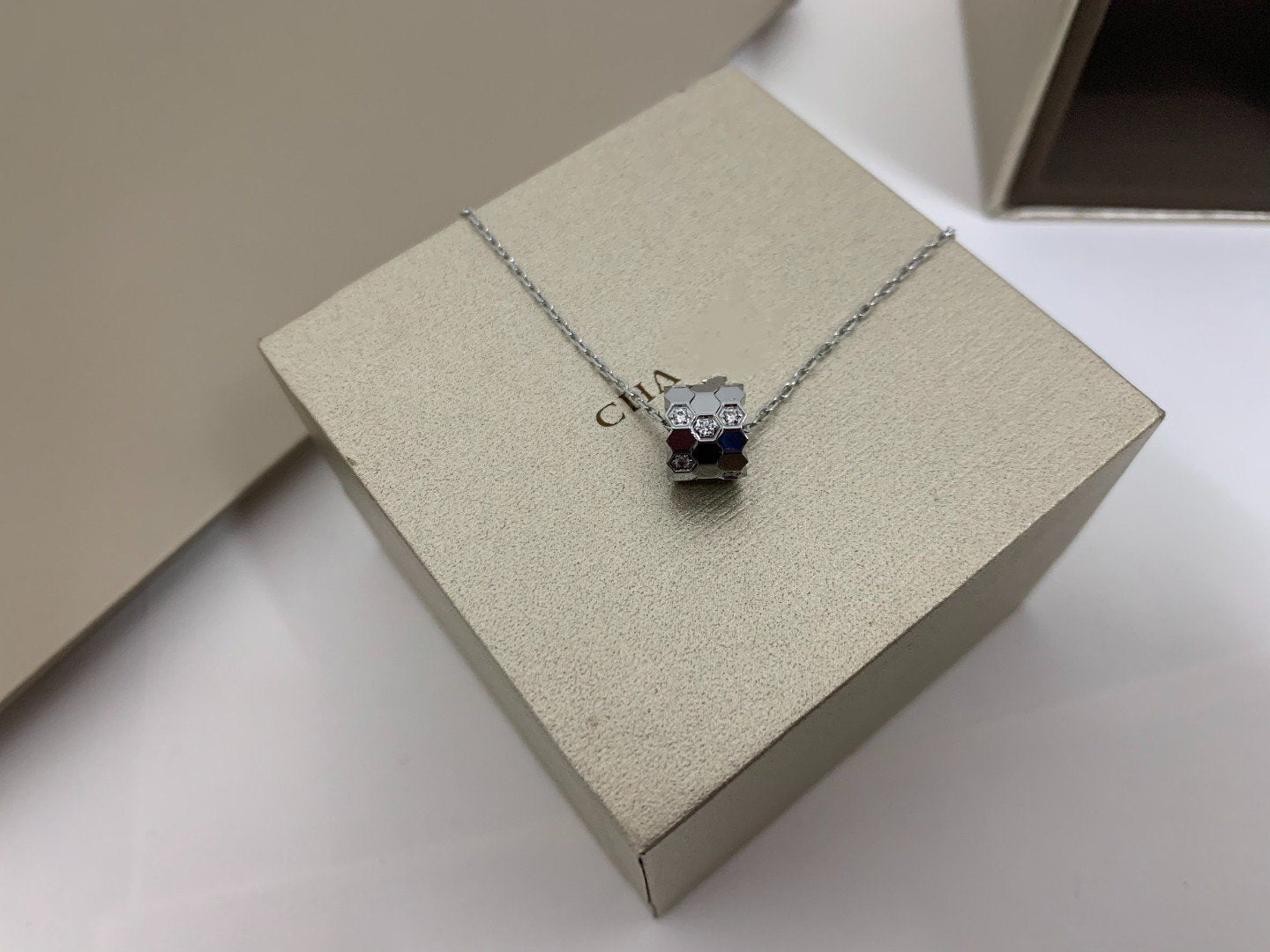 [GALE]BEE LOVE DIAMOND NECKLACE