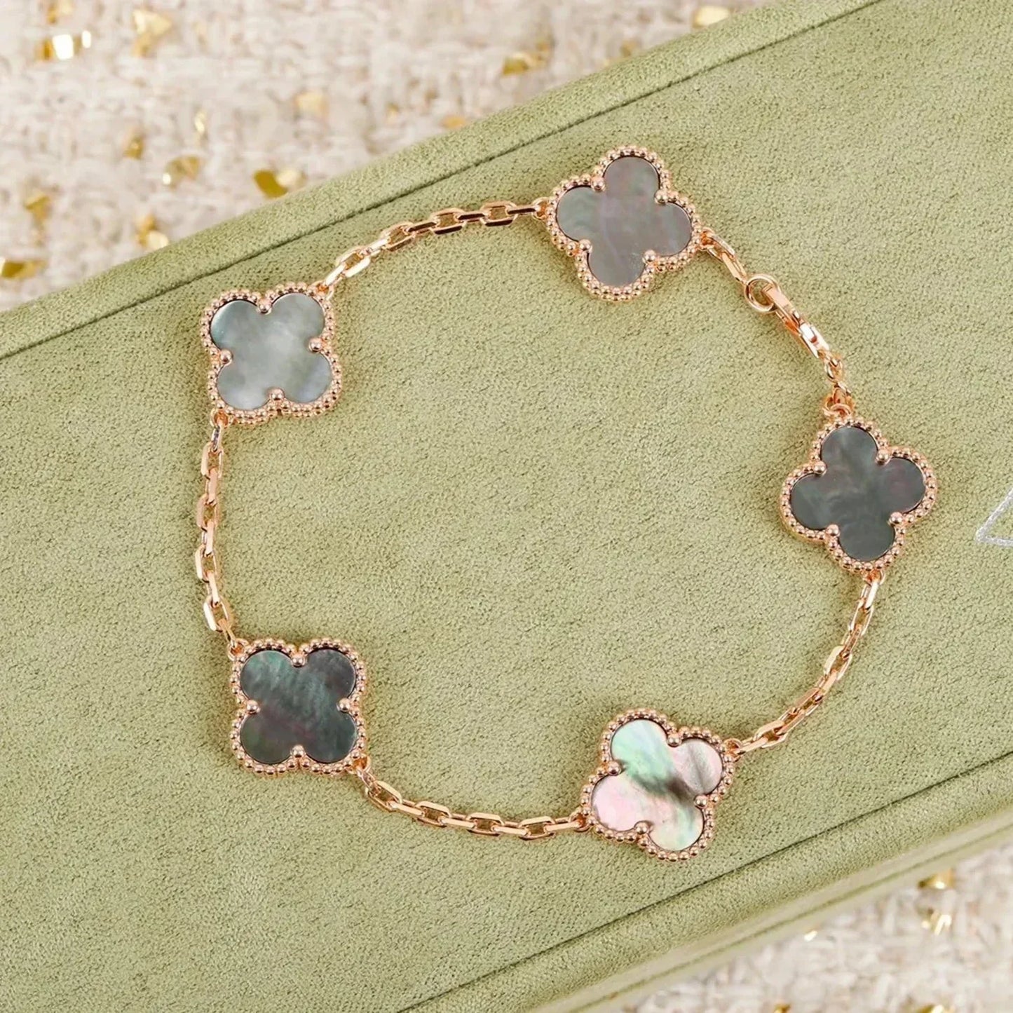 [GALE] CLOVER 5 MOTIF GRAY MOP BRACELET COLLECTION