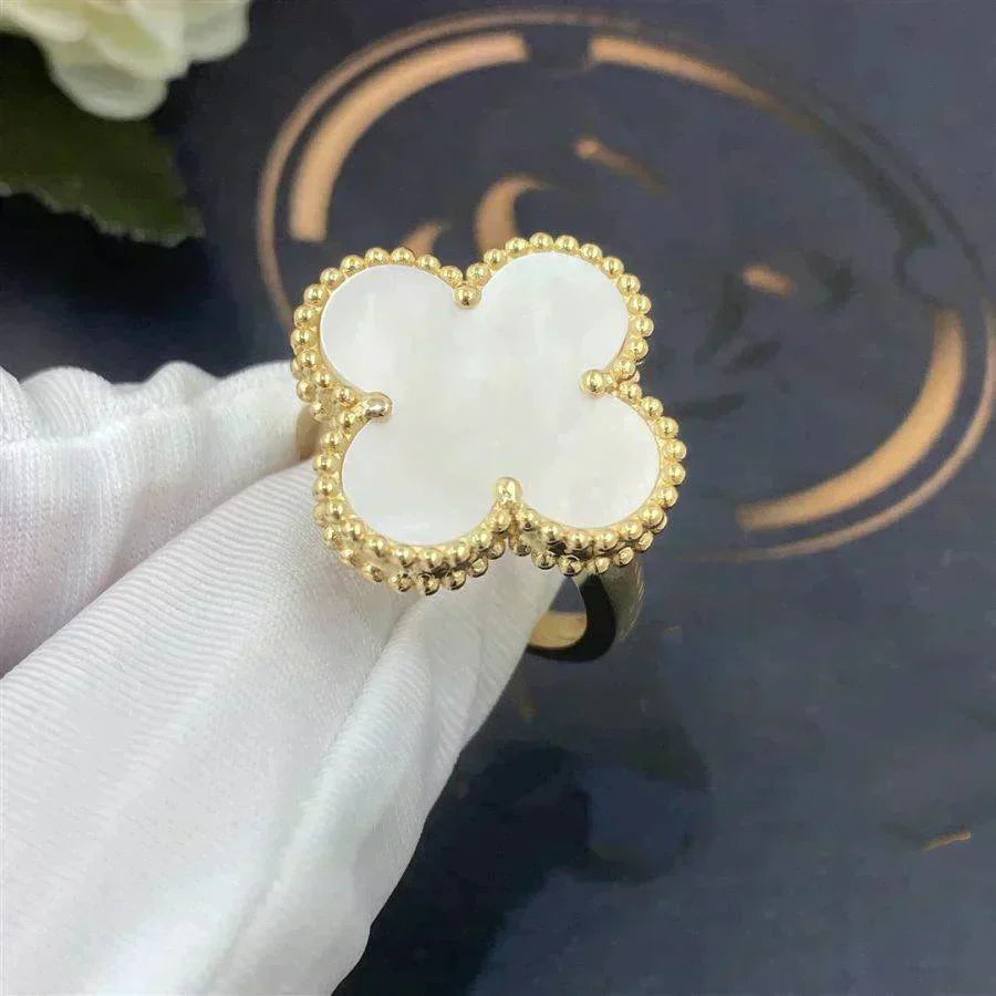 [GALE]CLOVER WHITE MOP RING