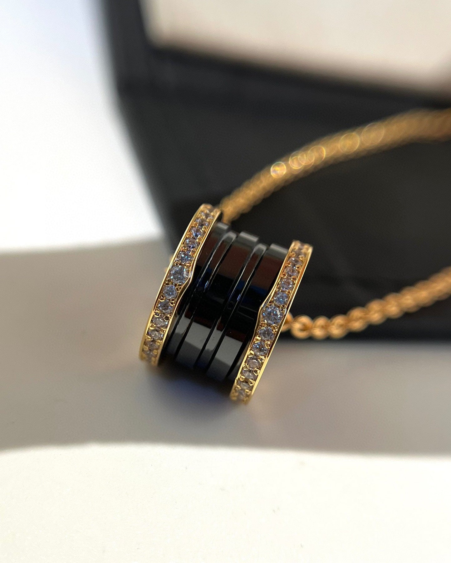 [GALE]ZERO 1 BLACK CERAMIC DIAMOND PINK GOLD NECKLACE